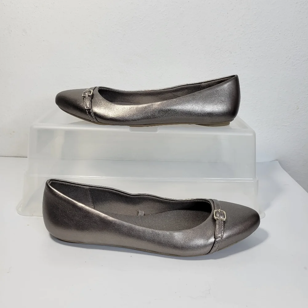 Womans Dr. Scholls Ballet Flats Pewter/Silver Size 6 Buckel Detail Pointy toe - Picture 5 of 10